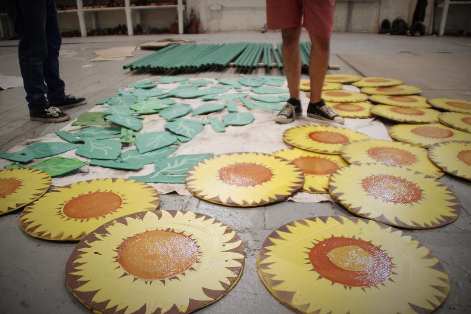 painting sunflower centers